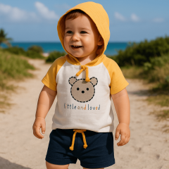 “Little and Loved” Sarı Kapüşonlu Erkek Bebek Takımı